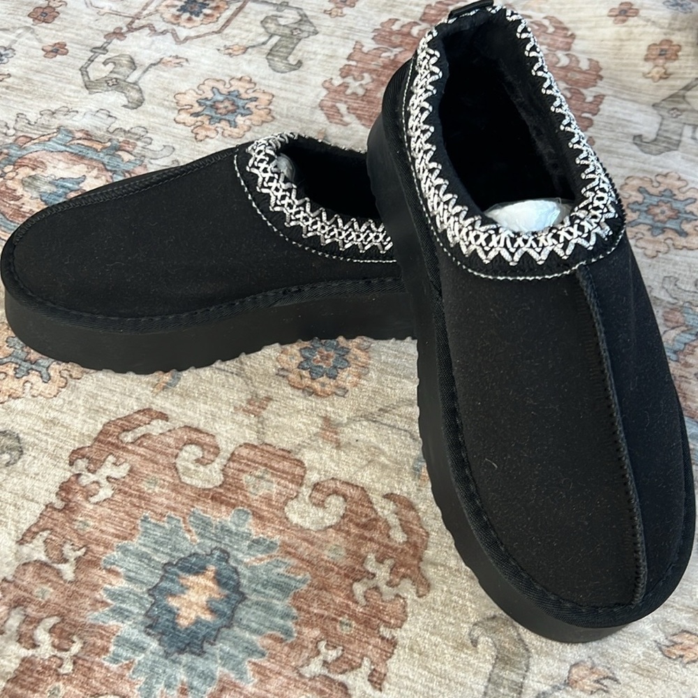 Platform Slippers Size 39 or 7/8 Black